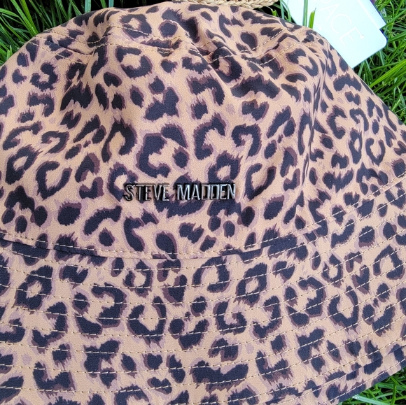 2 NWT womens bucket hats - Picture 2 of 7